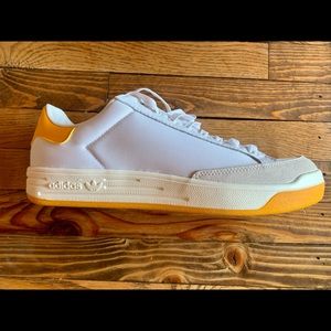 Adidas Rod Laver rare Mens 10 White/Collegiate Gold Brand New.